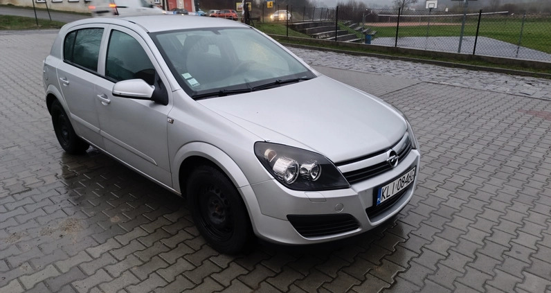 Opel Astra cena 8900 przebieg: 206230, rok produkcji 2006 z Wyszogród małe 137